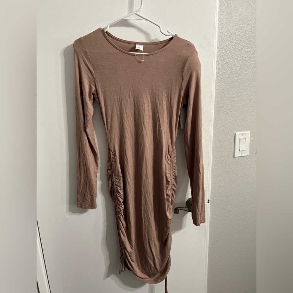 Mel rose market dress with shoulder pads. Small